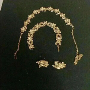 Vintage Cora Necklace, bracelet and clip on earrings flower golden